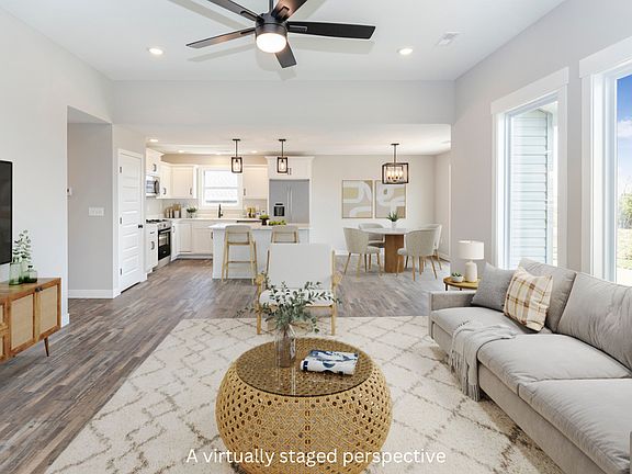 3rd image of 2487 Greenside Dr