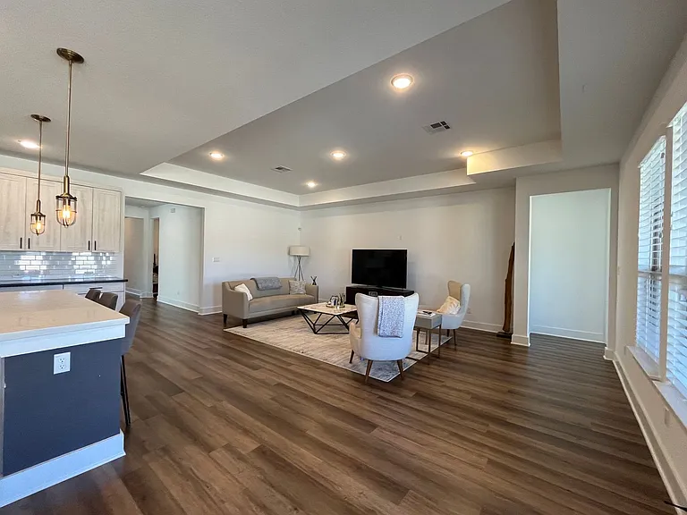 1404 Castalo Ln — Photo 7
