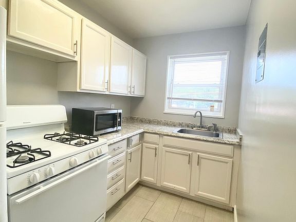 3rd image of 2243 Huntington Ave APT 301