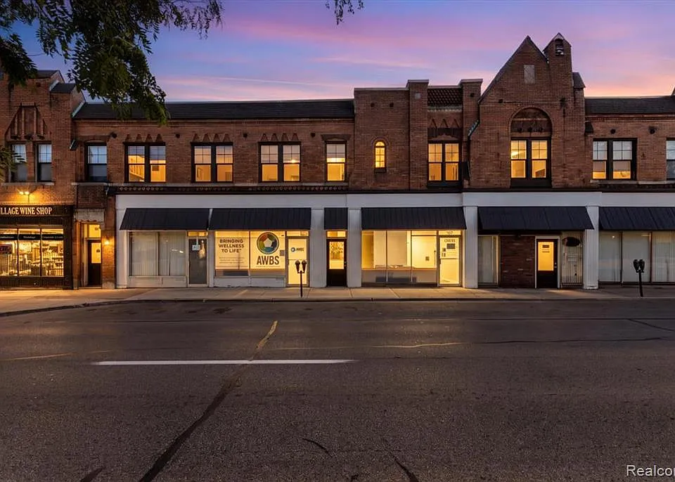 15210 E Jefferson Ave #202