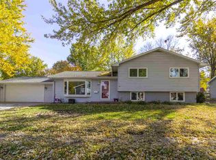 2933 Valley High Dr, Cedar Falls, IA 50613