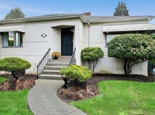 2659 Cadboro Bay Rd, Oak Bay, BC V8R 5J6