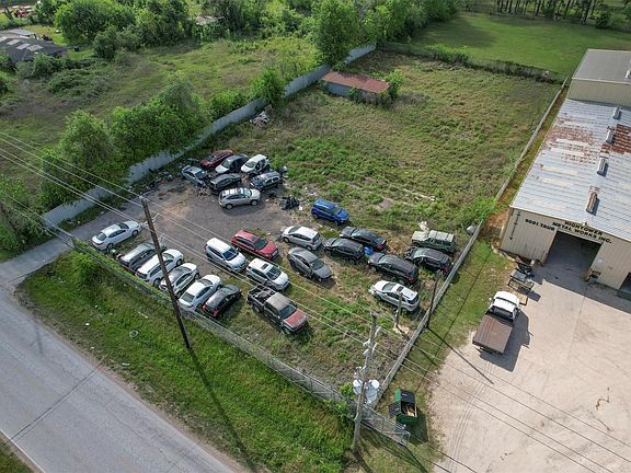 2nd image of 8909 Taub Rd