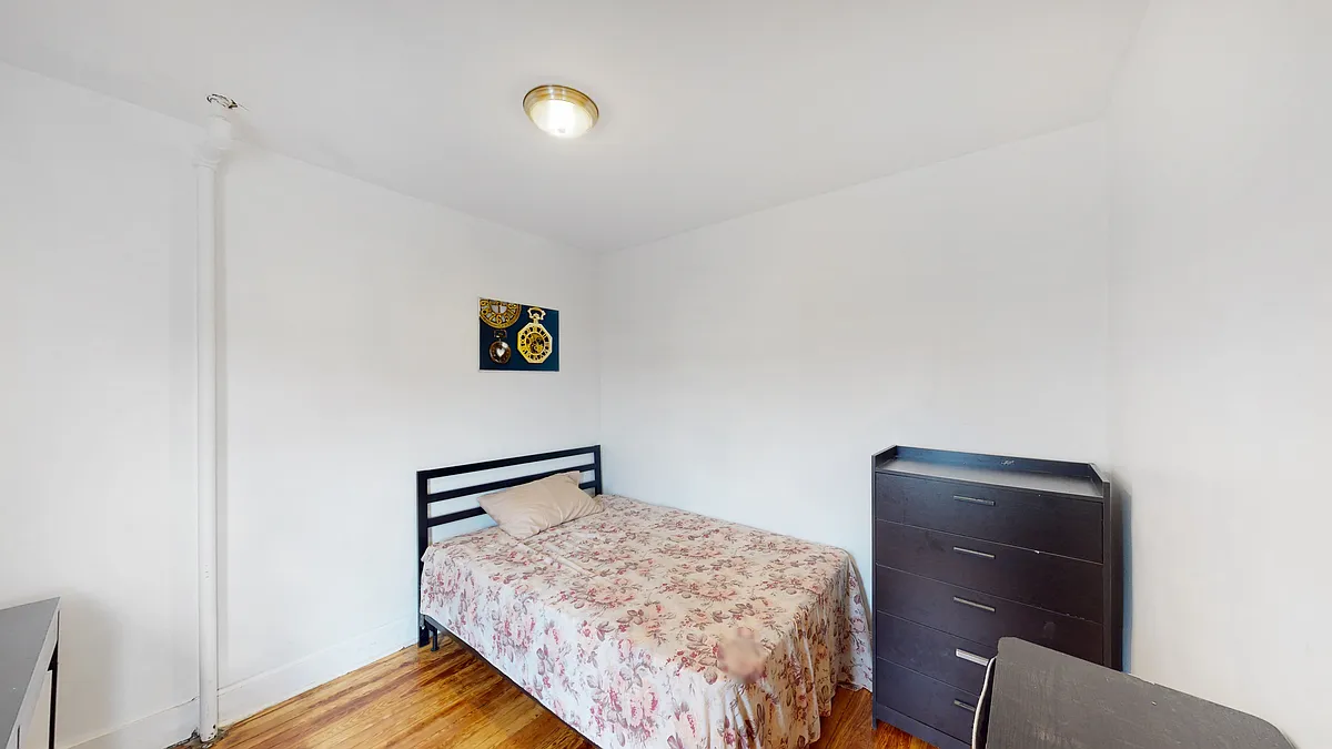 Building Photo - 146 Beethoven St #3