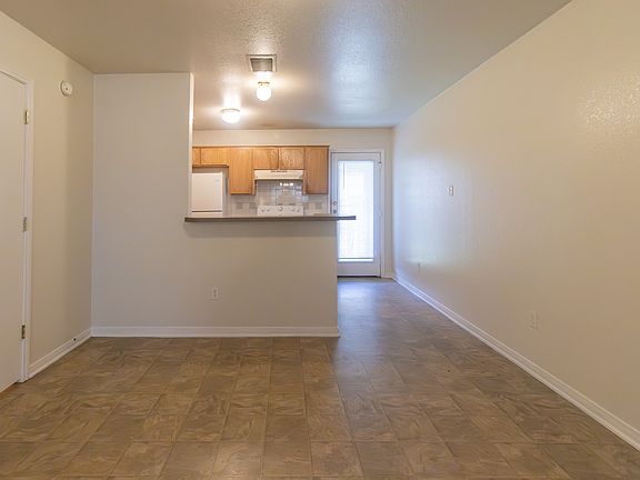 5th image of 100C E Robin Ln