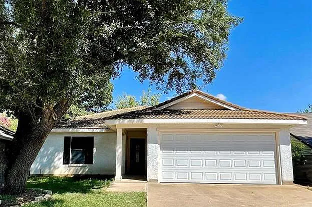 5704 Sterling Green Trl — Photo 44