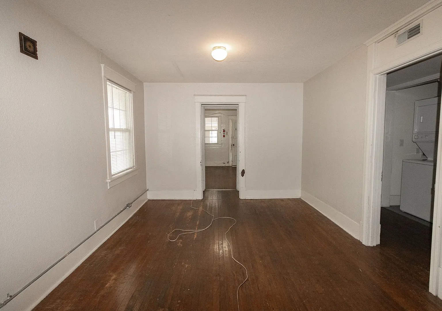 2 Bedroom House Just Steps From Downtown & Campus — Photo 4