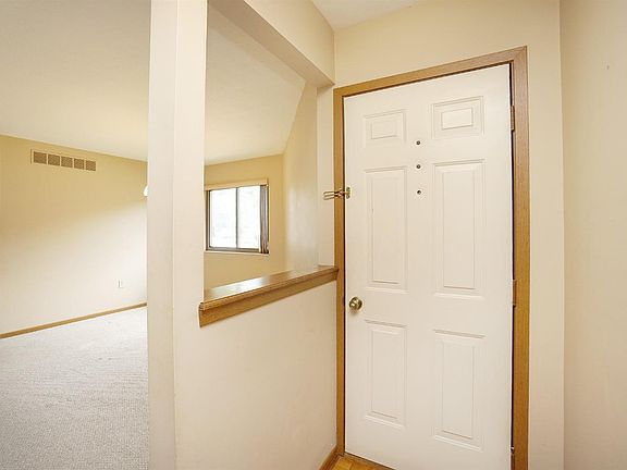 4th image of 213 Centerbury Ct