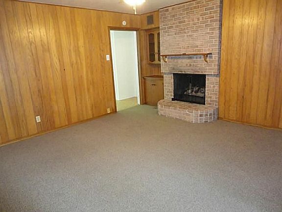3rd image of 717 Sherwood Dr