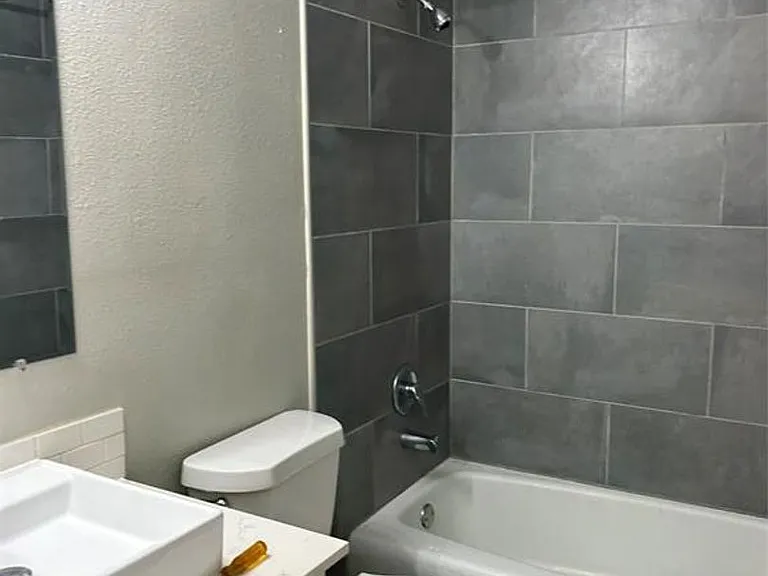 1910 Westridge Dr — Photo 16