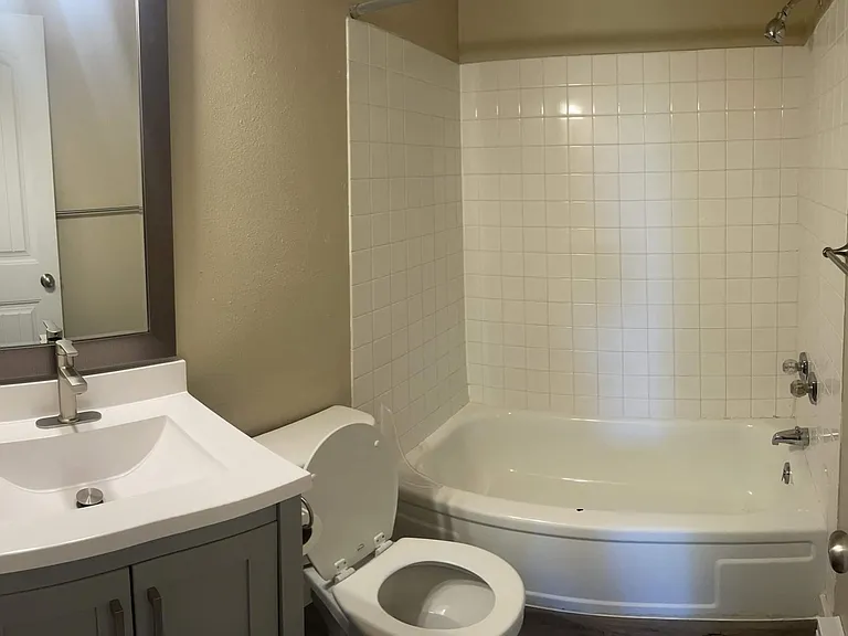 917 N 17th Ave #7 — Photo 5