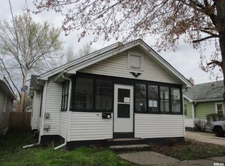 911 Margaret St, Pekin, IL
