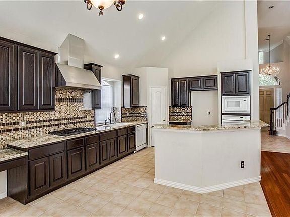 3rd image of 4652 Spencer Dr