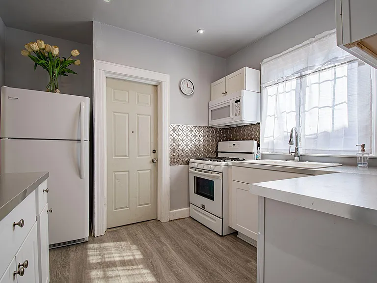 5010 Burns St — Photo 11