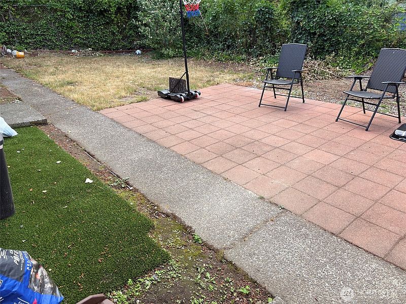 2nd image of 158 S 152nd Street