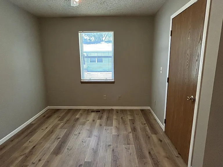 812 E Jackson St — Photo 7