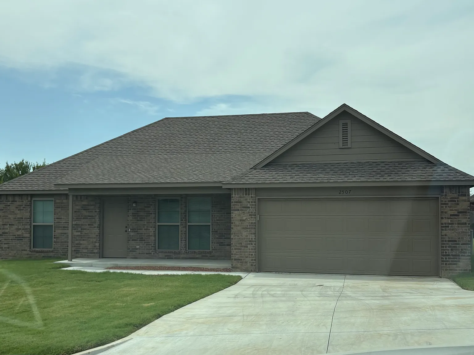 3 bed, 1297 sqft, $1,700 — Photo 1