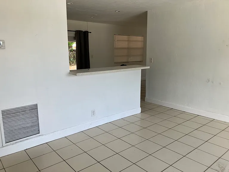 NW 15th Pl — Photo 8