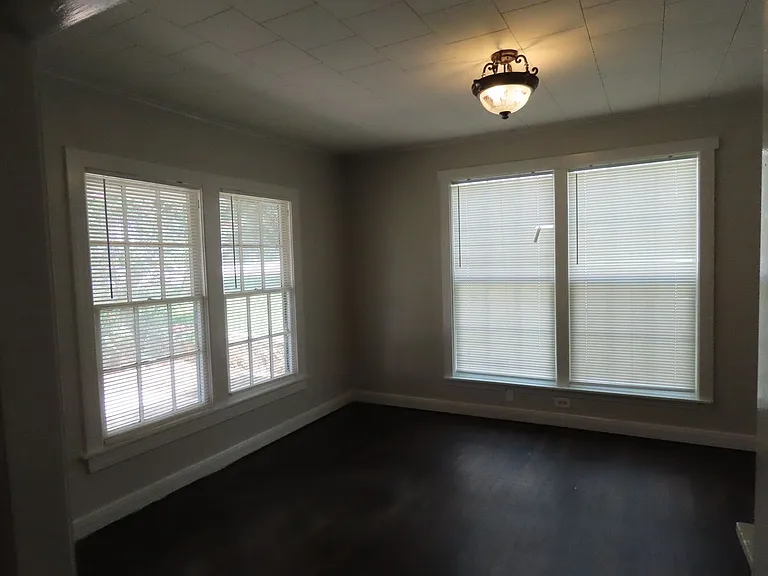 1306 S Glenwood Blvd — Photo 5