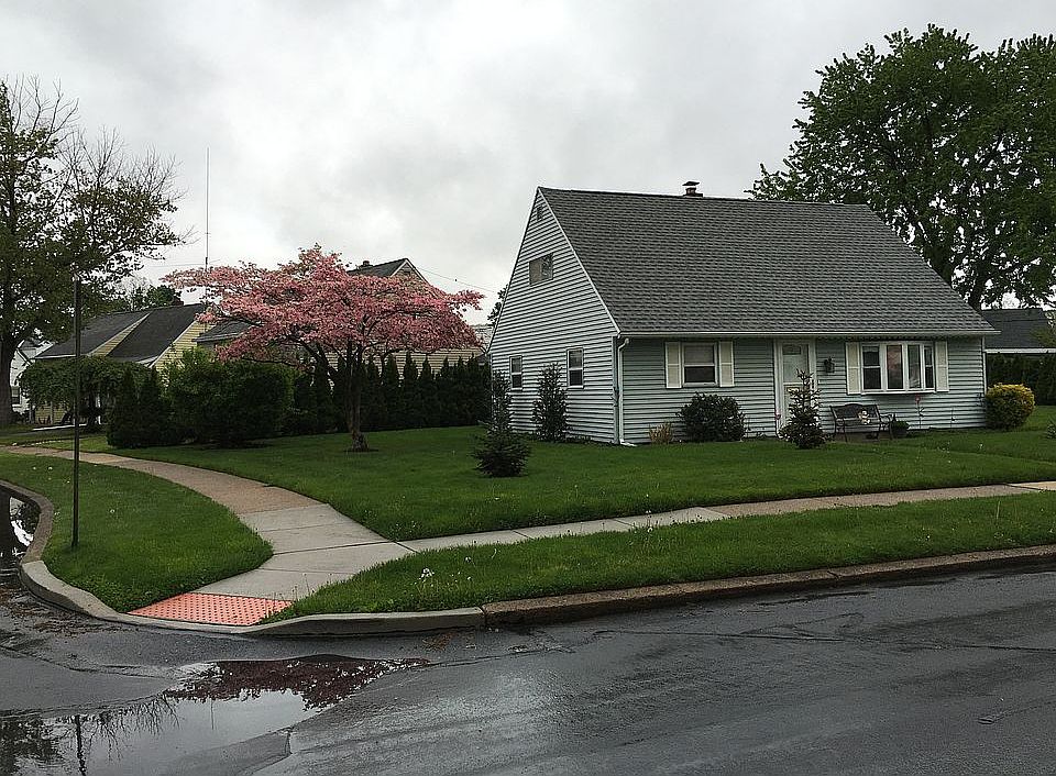 2nd image of 613 El Hatco Dr
