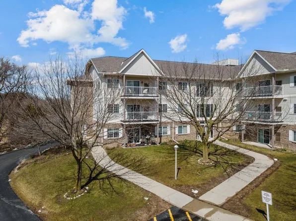 140 West Commerce BOULEVARD #215, Slinger, WI 53086