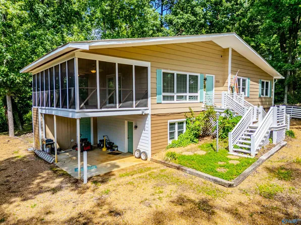 1512 Riley Rd, Guntersville, AL 35976