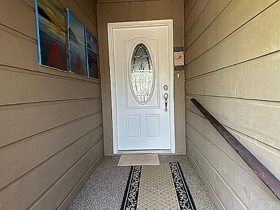 2nd image of 601 Woodlawn Dr APT 8