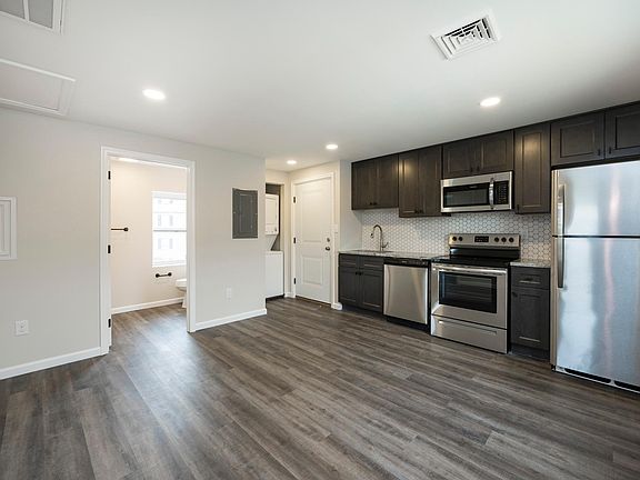 Kitchen w 4 piece stainless steel and granite counters