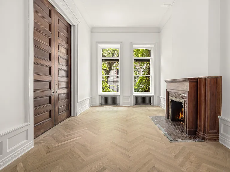 33 W 74th St #1 — Photo 10
