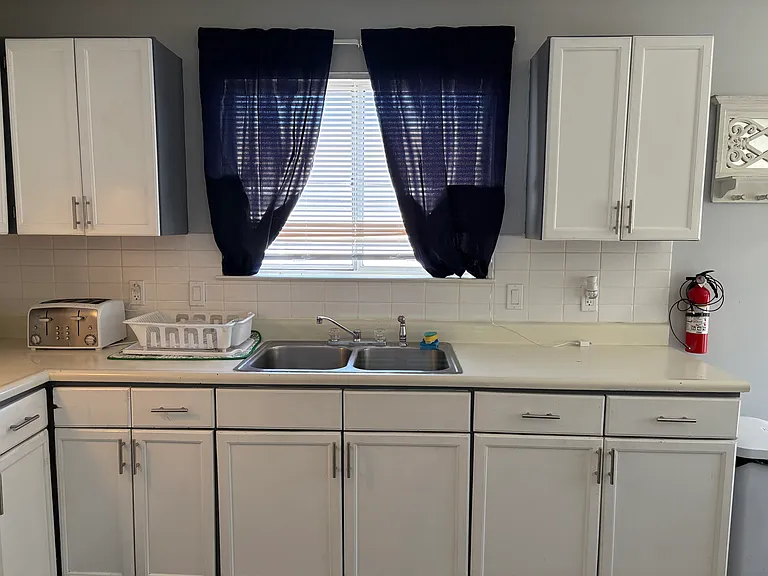 12455 Georgiana Ave — Photo 14