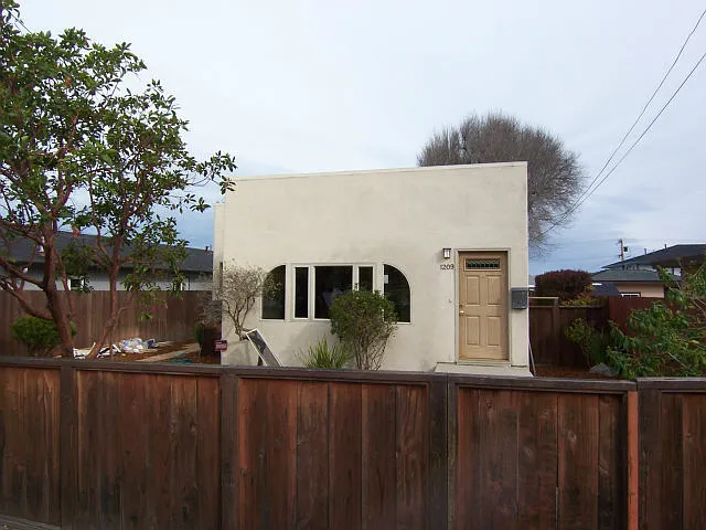 1209 Amador Ave photo 1