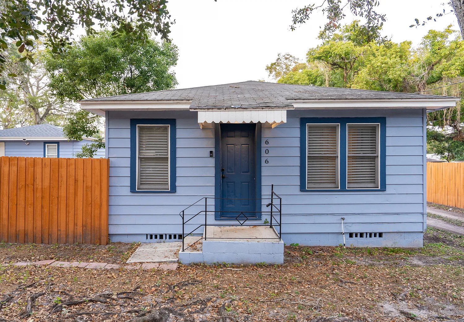 606 Woodlawn St — Photo 1