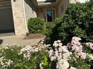 682 Chaney Ct, Crest Hill, IL 60403