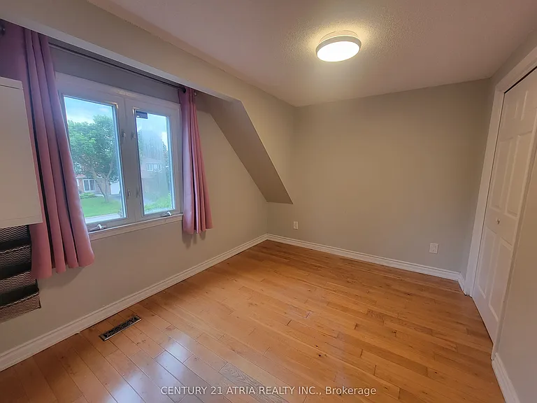28 Holsworthy Cres — Photo 20