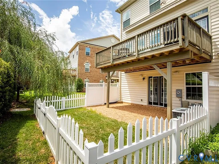 411 Siena Ln — Photo 41