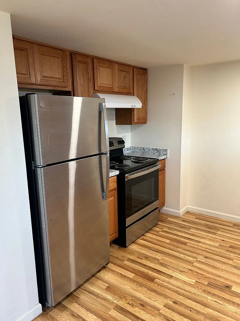 El Dorado Apartments — Photo 4