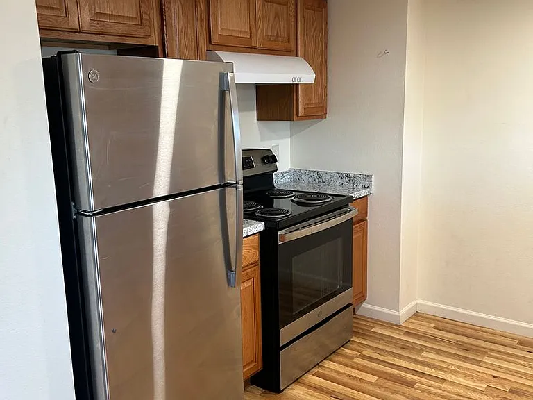 1415 W Yakima Ave — Photo 4