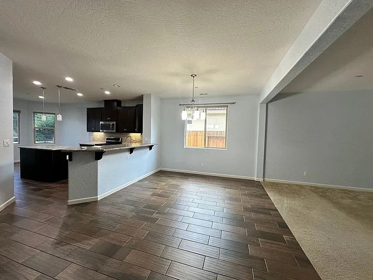 1725 N Silvervale St — Photo 21