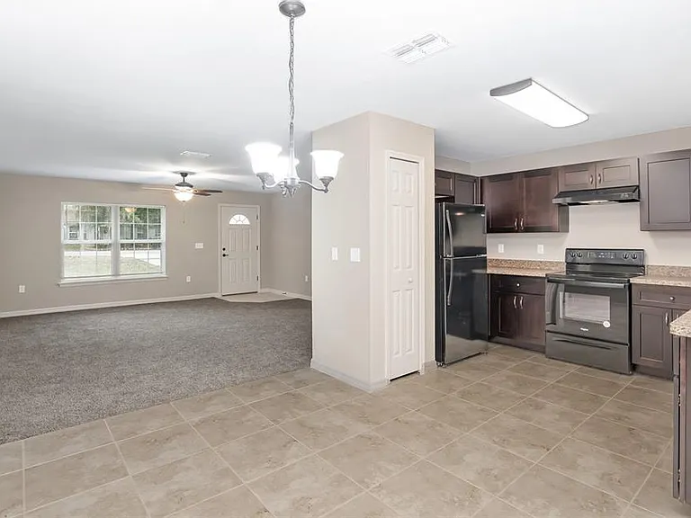 5587 NW 62nd Ave — Photo 7