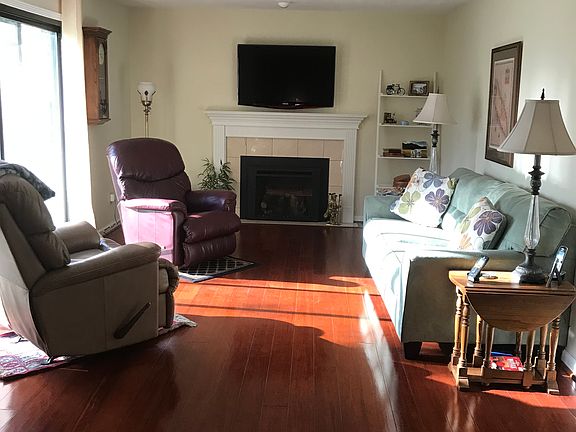 3rd image of 122 Moonwood Trl