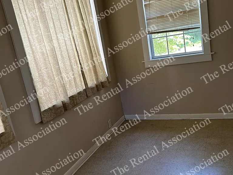 309 E Texas Ave — Photo 14