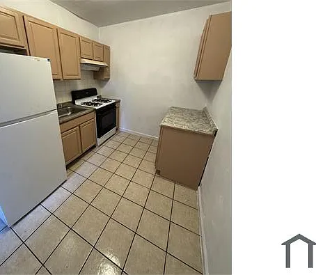 269 E Sharpnack St — Photo 3