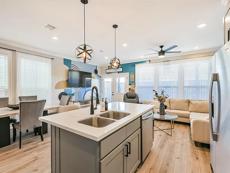 1010 Melneeka Ln — Photo 11