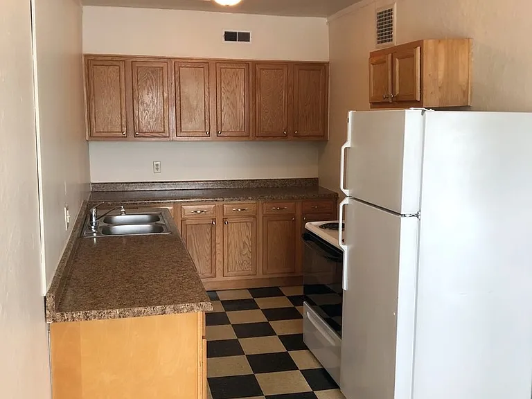 Barrington Apartments — Photo 27