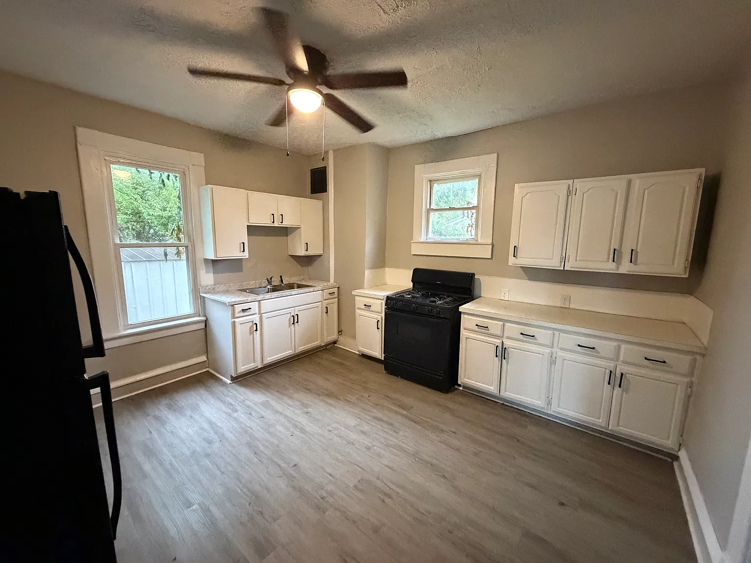 3 bed, 1318 sqft, $1,450 — Photo 2