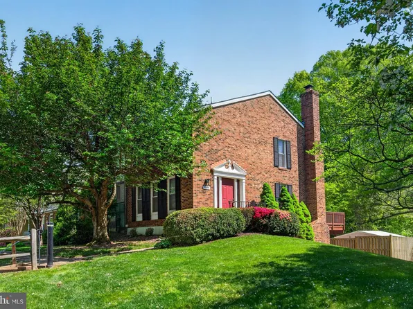 9129 Blarney Stone Dr, Springfield, VA 22152