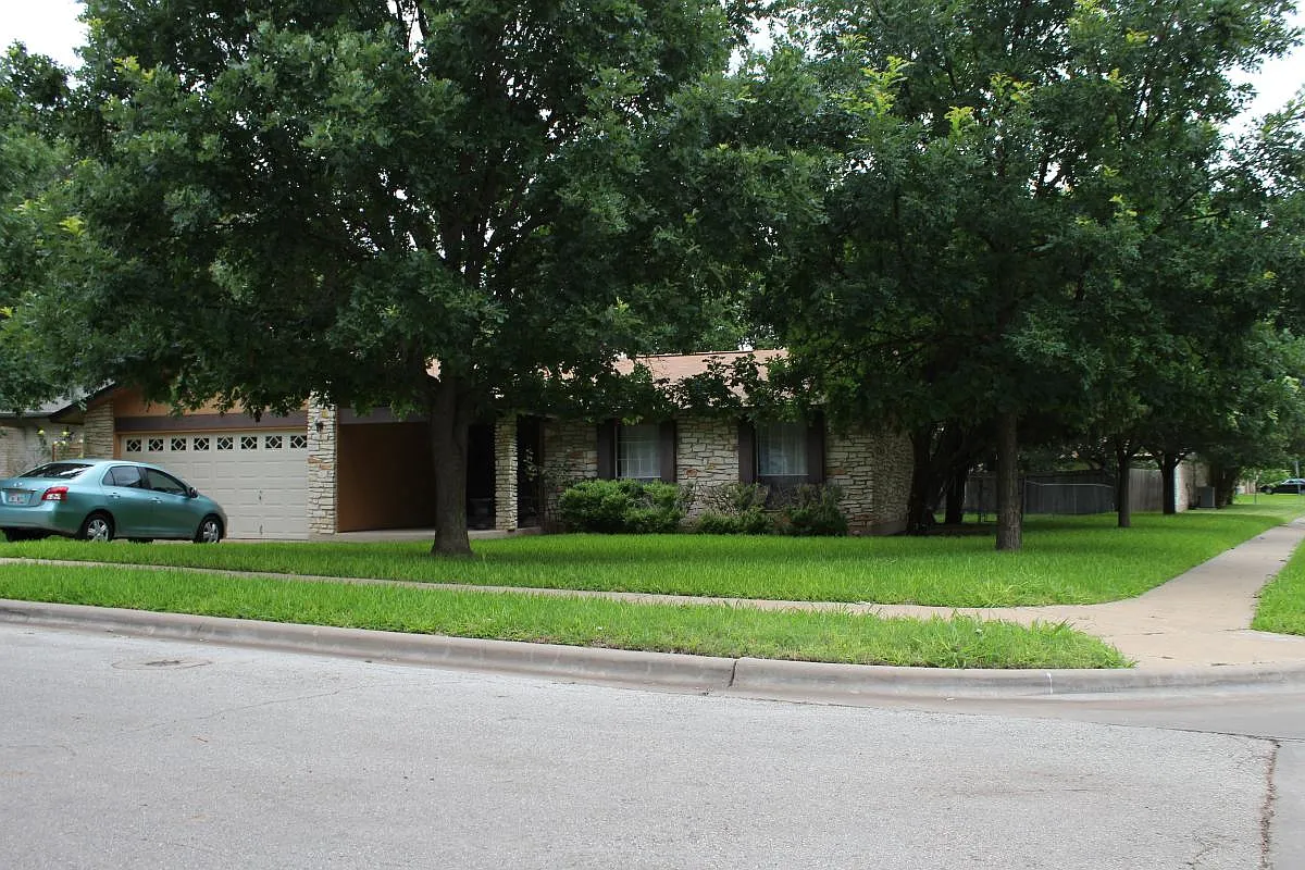 3 bed, 1446 sqft, $1,875 — Photo 1