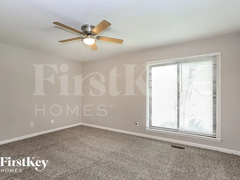 104 Solway Ct — Photo 12