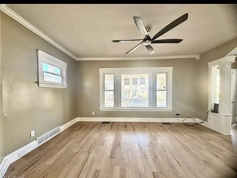 9606 Parmelee Ave — Photo 4