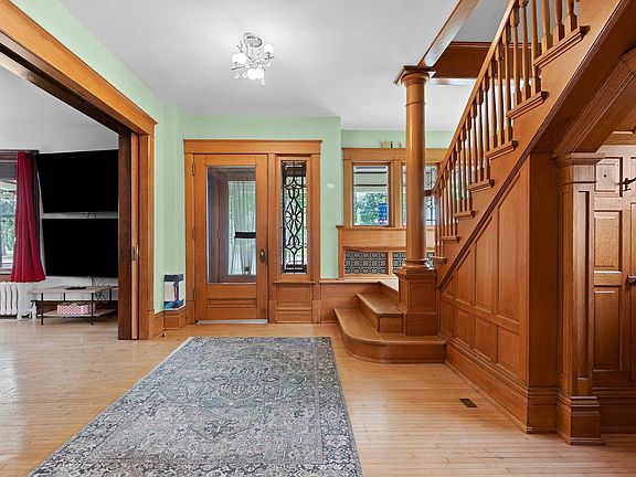 5th image of 515 N Broadway St